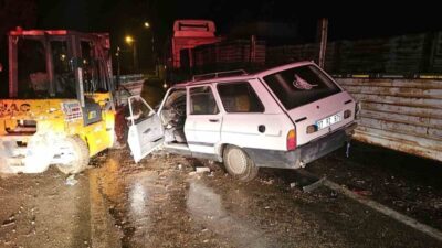 Gaziantep’te bir yük indirme esnasında meydana gelen kazada forklifte otomobile