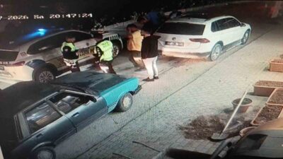 Antalya’da bir elektrikli bisiklet sürücüsü, seyir halindeyken aniden açılan bir