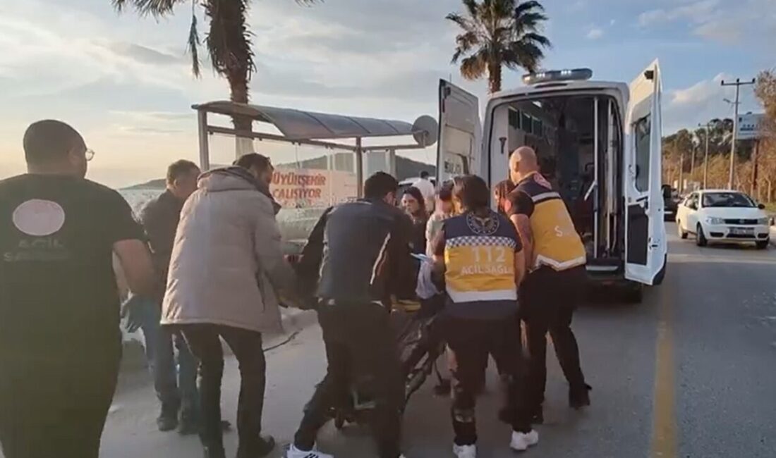 Kuşadası’nda meydana gelen trafik kazasında otomobil ile çarpışan motosiklet, otobüs