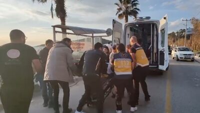 Kuşadası’nda meydana gelen trafik kazasında otomobil ile çarpışan motosiklet, otobüs