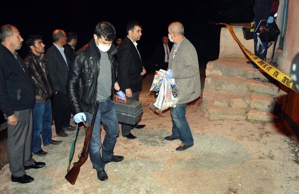 Besni ilçesinde 2014 yılında bir av tüfeği ile karnından vurulmuş