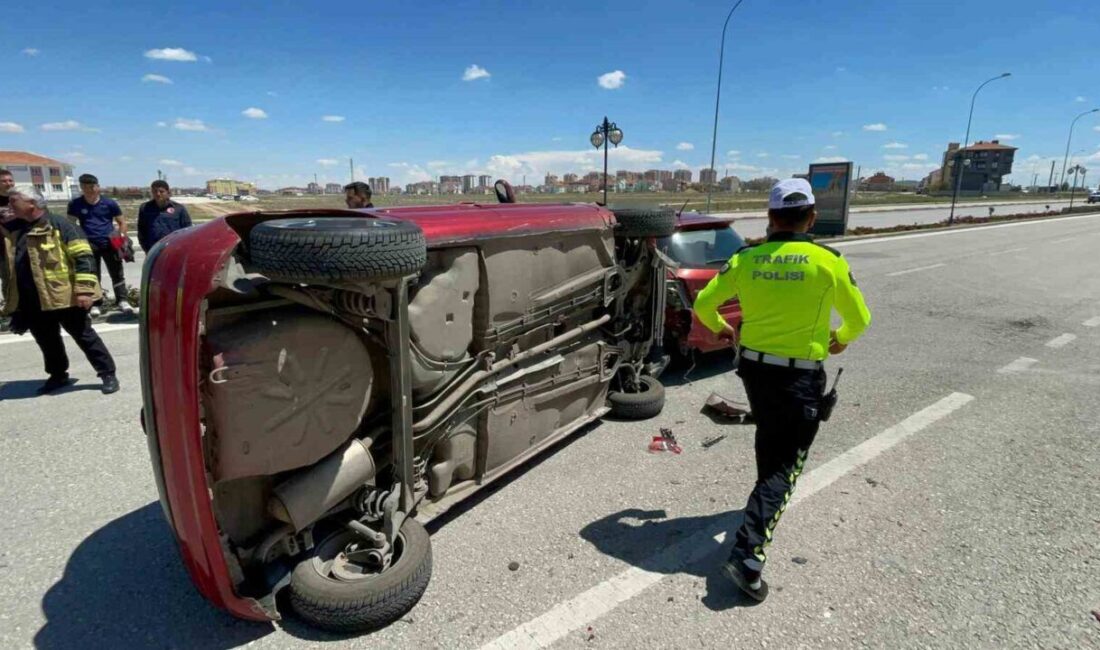 Karaman ilinde, park halindeki bir araca çarpan başka bir aracın