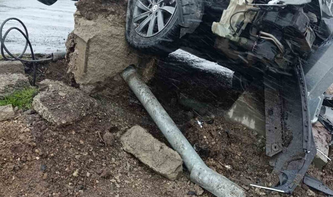 Ağrı’nın Patnos ilçesinde meydana gelen yağışlı hava etkili bir trafik