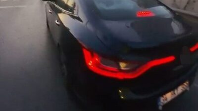 Pendik’te, yaya geçidine yaklaşırken hızını düşürmeyen ve önünde duran bir