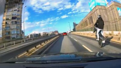 Pendik’te, motosiklet sürücüsüne trafikte akrobatik hareketlerle ilerlediği için 46 bin