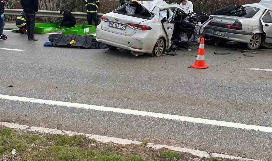 Polatlı-Sivrihisar karayolunda dün gece meydana gelen trafik kazasında, iki otomobilin