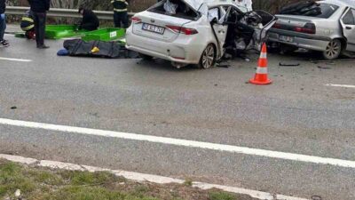 Polatlı-Sivrihisar karayolunda dün gece meydana gelen trafik kazasında, iki otomobilin