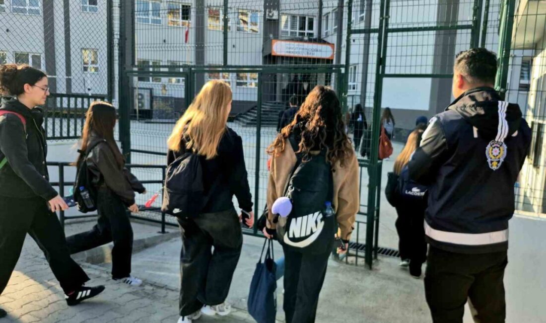 Bartın’daki 36 okulda görevli polis ekipleri, öğrencilerin güvenliğini sağlamak için