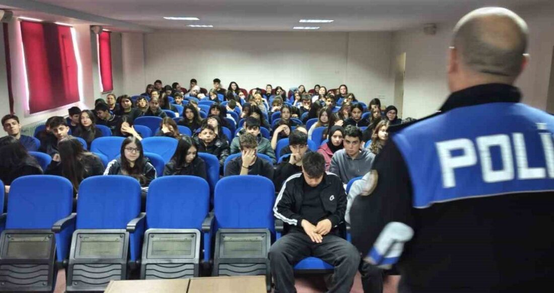Afyonkarahisar’da polis ekipleri, Ali Çağlar Anadolu Lisesi öğrencilerine yönelik, polislik