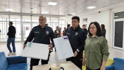 Samsun’daki bir kız öğrenci yurdunda polis ekiplerine yapılan sürpriz kutlama,