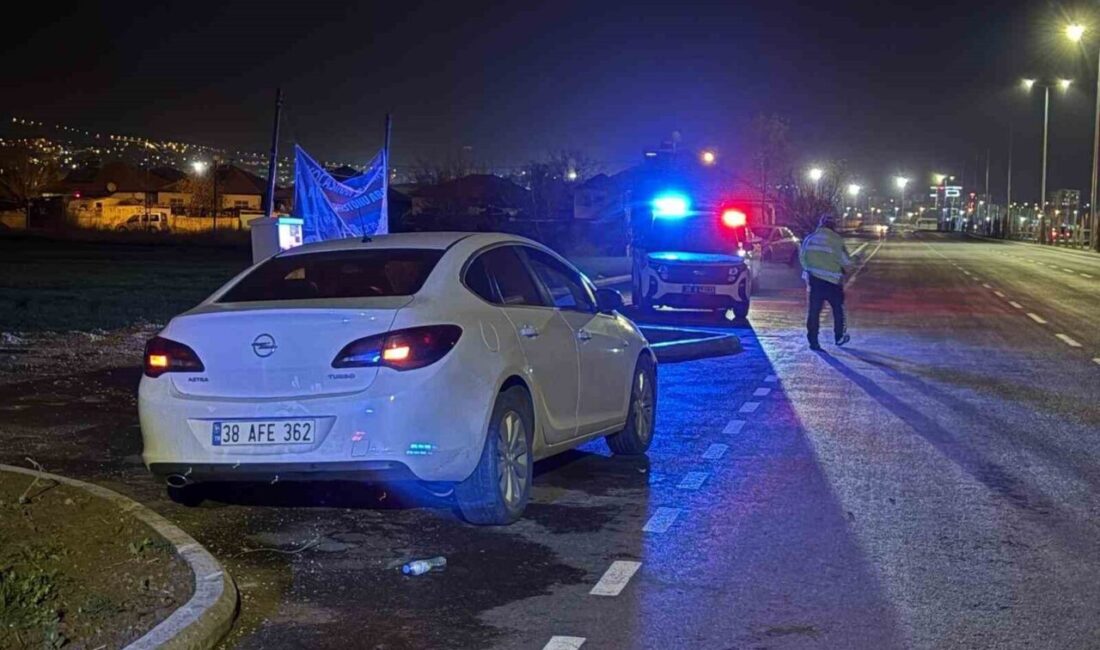 Kocasinan ilçesinde polis ekipleri tarafından yapılan ‘dur’ ihtarına uymayan bir