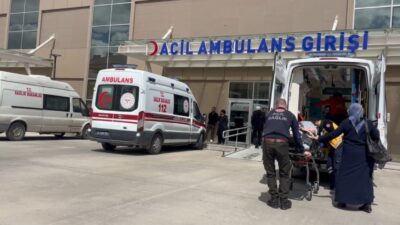 Erzincan-Refahiye kara yolunda meydana gelen trafik kazasında 2’si ağır olmak