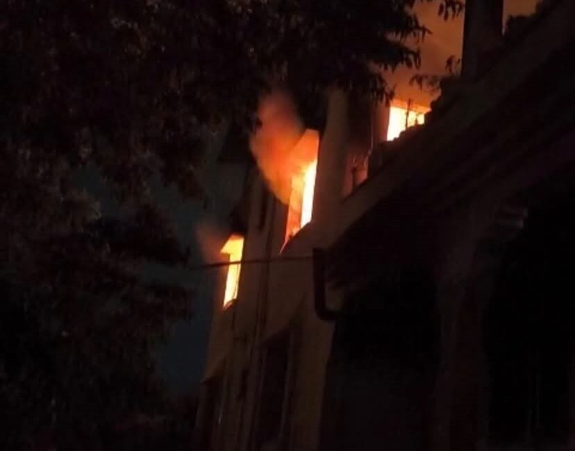 Reyhanlı, Hatay ilindeki Harran Mahallesi’nde meydana gelen ev yangını hızla