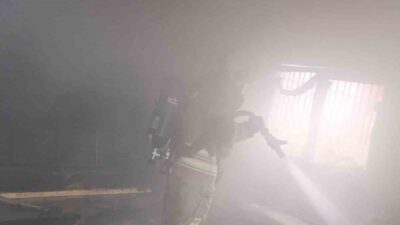 Reyhanlı ilçesindeki bir evde meydana gelen yangın, ekiplerin hızlı müdahalesi