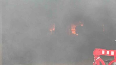 Rize merkezinde çıkan yangın, itfaiye ekiplerinin müdahalesiyle kontrol altına alınarak