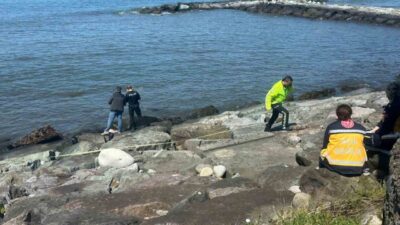 Rize’nin Pazar ilçesine bağlı Güzelyalı Mahallesi kıyısında, deniz kenarındaki kayaçlık