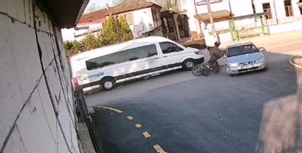 Sakarya’nın Akyazı ilçesinde meydana gelen trafik kazasında bir otomobil ile