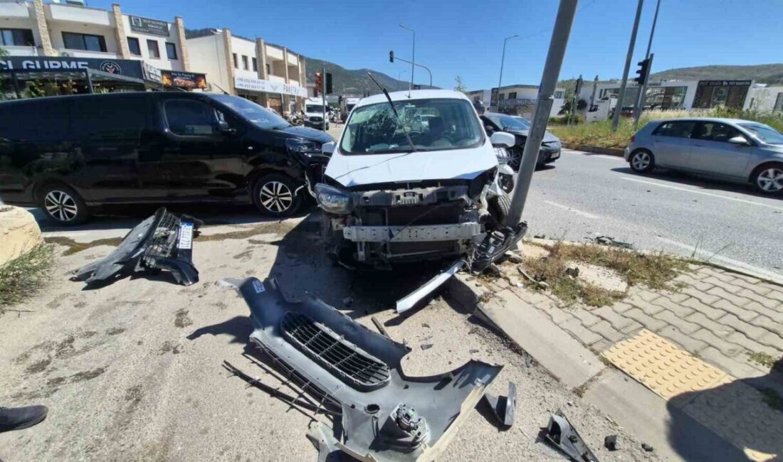 Bodrum ilçesinde meydana gelen trafik kazasında Sahil Güvenlik personeli 2
