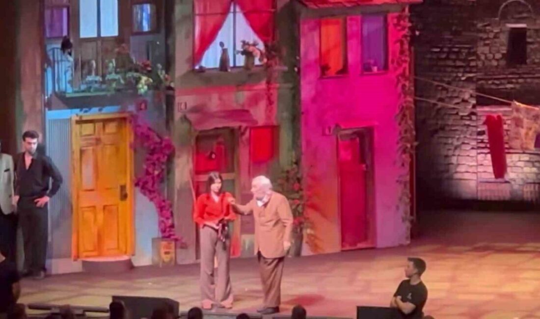 Usta oyuncu Müjdat Gezen, ‘Gırgıriye Müzikali’nin bu akşam sahnelenmesi planlanan