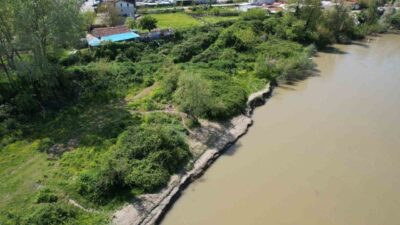 Sakarya Nehri’nde balık tutarken beline bağladığı ipin kopması sonucu akıntıya
