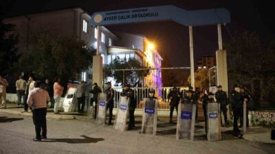 Kahramanmaraş’ta, Haydarbey Mahallesi’ndeki Ayser Çalık Ortaokulu’nda meydana gelen silahlı saldırı