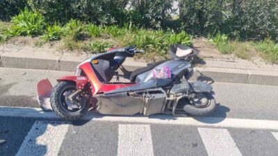 Manisa’nın Salihli ilçesinde, D300 karayolunda elektrikli bisiklet (Ekobis) ile motosikletin