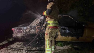 Hatay’ın Samandağ ilçesinde, Çigdede Mahallesi’nde park halindeyken alevlere teslim olan