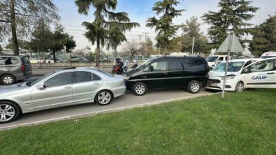 Samsun’un İlkadım ilçesinde dört aracın karıştığı zincirleme trafik kazasında üç
