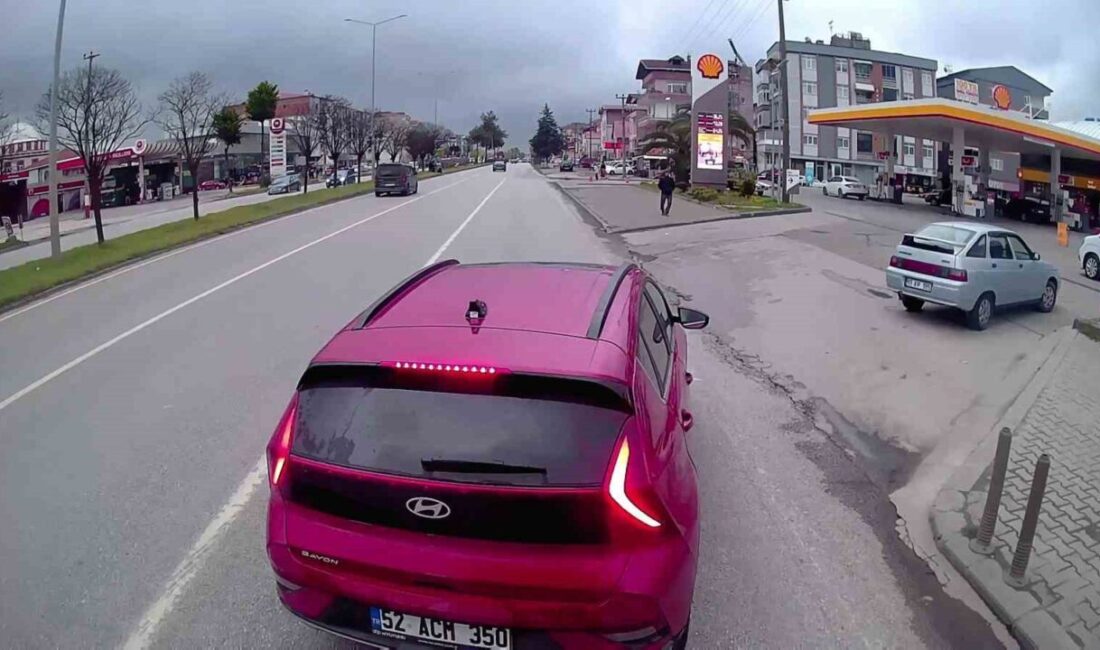 Samsun’un Çarşamba ilçesinde, bir otomobil sürücüsünün ani kararı neredeyse büyük