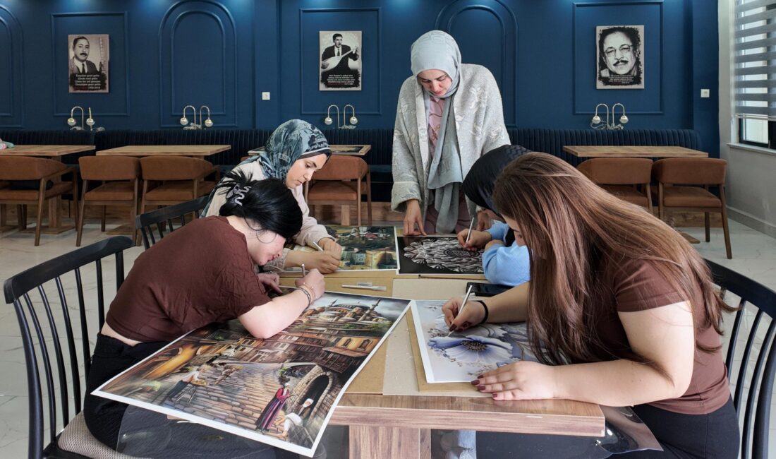 Kırşehir’in Çiçekdağı ilçesinde belediye tarafından hayata geçirilen Sanat Kafe’ye ilişkin