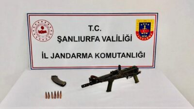 Şanlıurfa’nın Akçakale ilçesinde gerçekleştirilen bir operasyonda, bir şüphelinin evinde silah