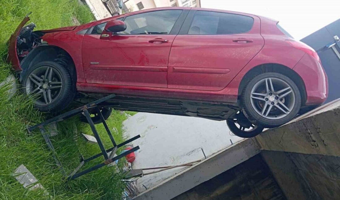 Elazığ’da bir sürücü, aracın direksiyon kontrolünü kaybederek şarampole uçtu. Kaza