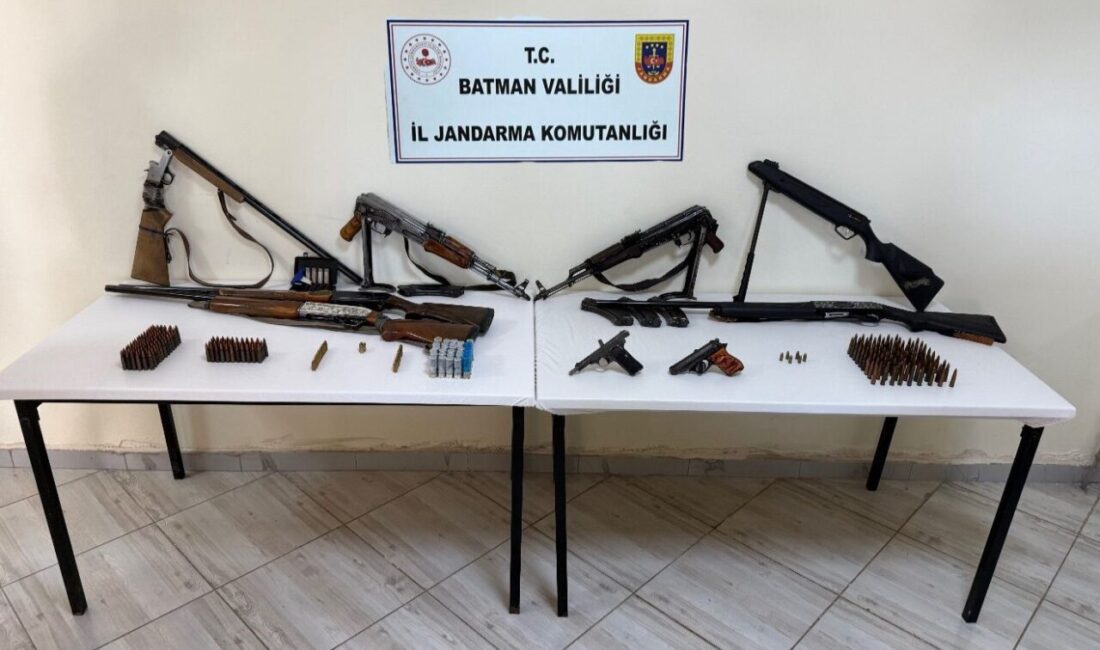Batman’ın Sason ilçesinde gerçekleştirilen operasyonda kaçak silah ve mühimmat ele