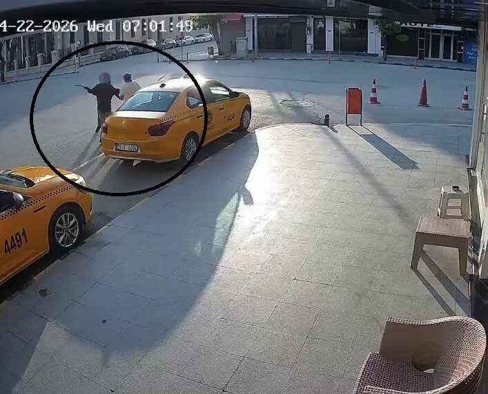 Hatay’da yaşanan olayda sokakta rastgele saldırılarda bulunan suçlu tarafından yaralanan