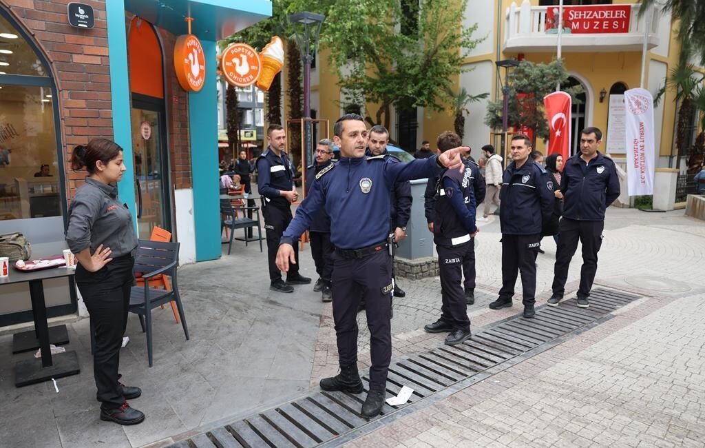 Manisa’nın Şehzadeler Belediyesi ve Manisa Büyükşehir Belediyesi zabıta ekipleri iş