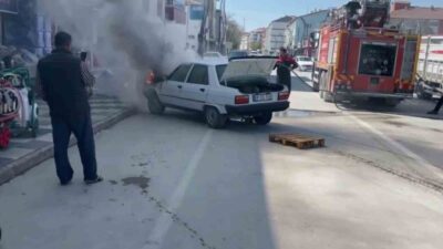 Aksaray’ın Eskil ilçesinde seyir halindeki bir araçta çıkan yangın, panik