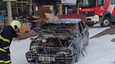 Adıyaman’da seyir halindeki bir araç aniden alev aldı ve tamamen