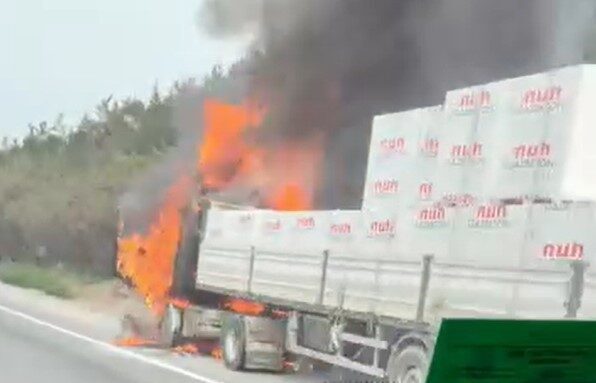 TEM Otoyolu Kocaeli geçişinde seyir halinde olan bir tırda çıkan