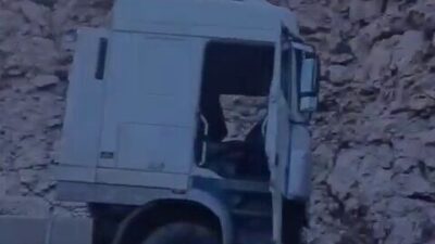 Siirt-Batman kara yolunda meydana gelen bir trafik kazasında, bir tırın