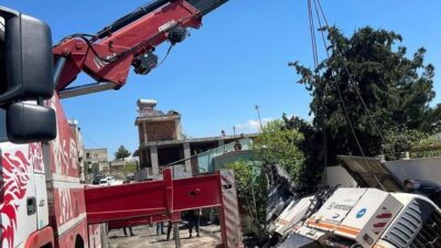 Siirt’te Barış Mahallesi’nde gerçekleştirilen asfalt yenileme çalışmaları sırasında, bir iş