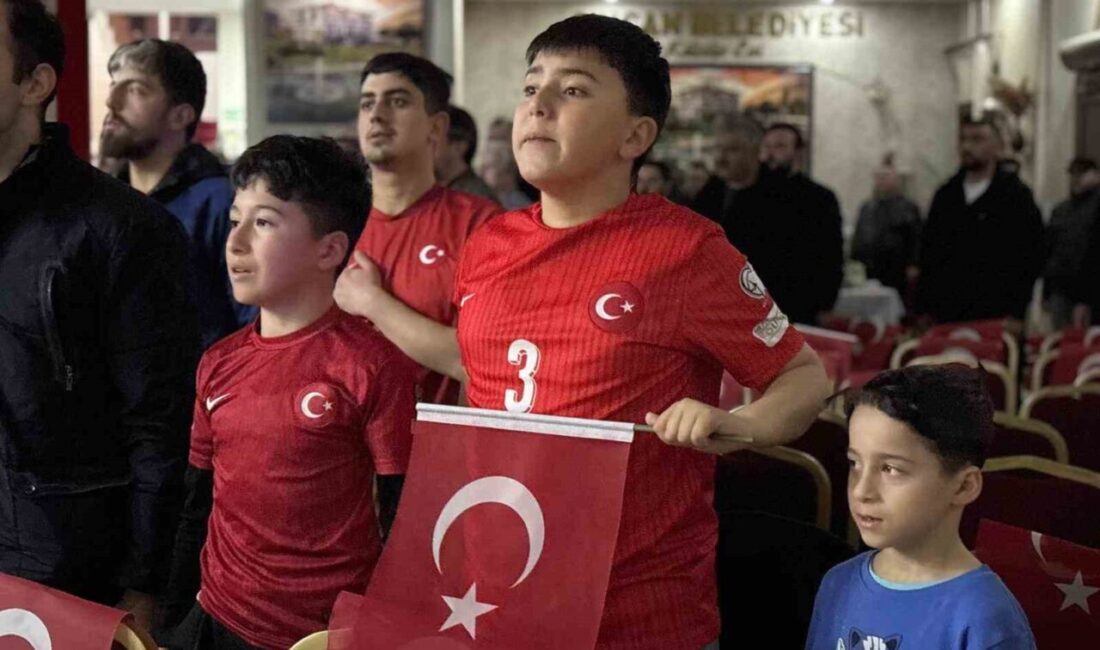 Sincan’da halk, Kosova ile Türkiye arasında oynanan 2026 Dünya Kupası