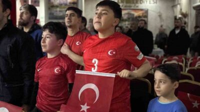 Sincan’da halk, Kosova ile Türkiye arasında oynanan 2026 Dünya Kupası