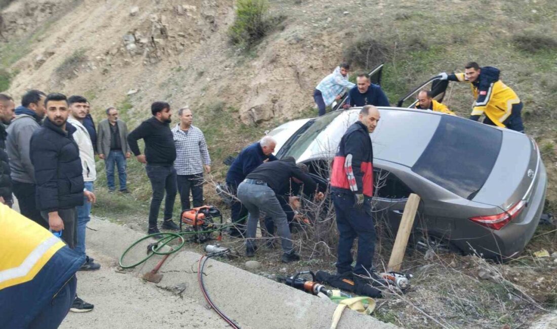 Suşehri ilçesinde meydana gelen trafik kazasında 3 kişi yaralandı. Olay,