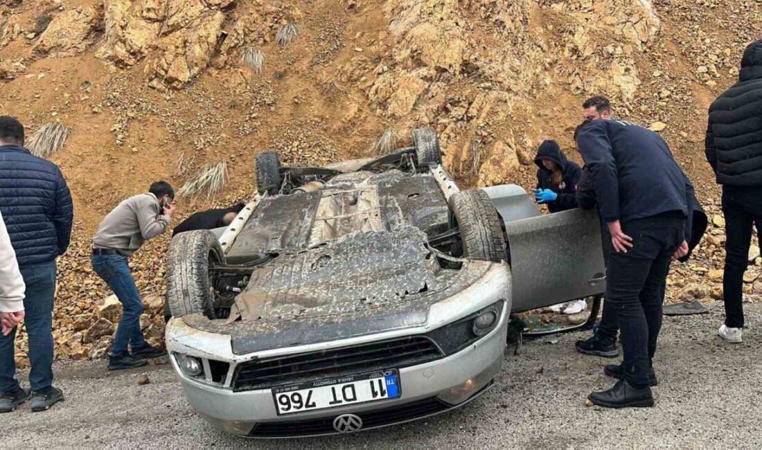Sivas’ın İmranlı ilçesinde meydana gelen trafik kazasında aracın takla atması