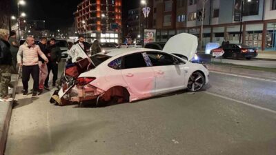 Sivas’ta meydana gelen trafik kazasında 3 kişi yaralandı. Kaza anı,