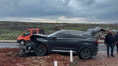 Siverek ilçesinde meydana gelen trafik kazasında iki otomobil çarpıştı ve