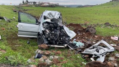 Şanlıurfa’nın Siverek ilçesinde meydana gelen trafik kazasında tır ile hafif