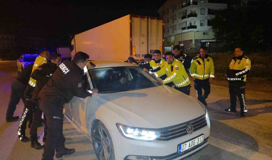 Antalya’da, Göksu Mahallesi’nde park halindeki bir araçta baygın bir şekilde