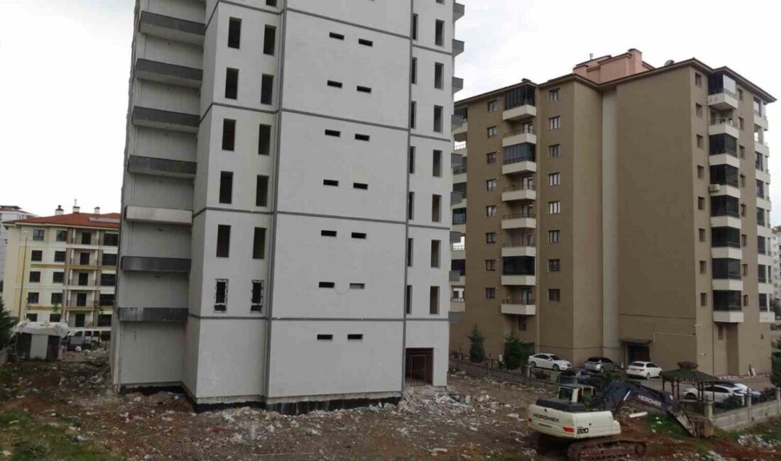 Malatya’da staj yapan bir lise öğrencisi, inşaattaki 25 metrelik bir