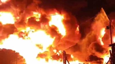 Kozan ilçesinde meydana gelen gece yangınında, Gaziköy Mahallesi’nde boş araziye